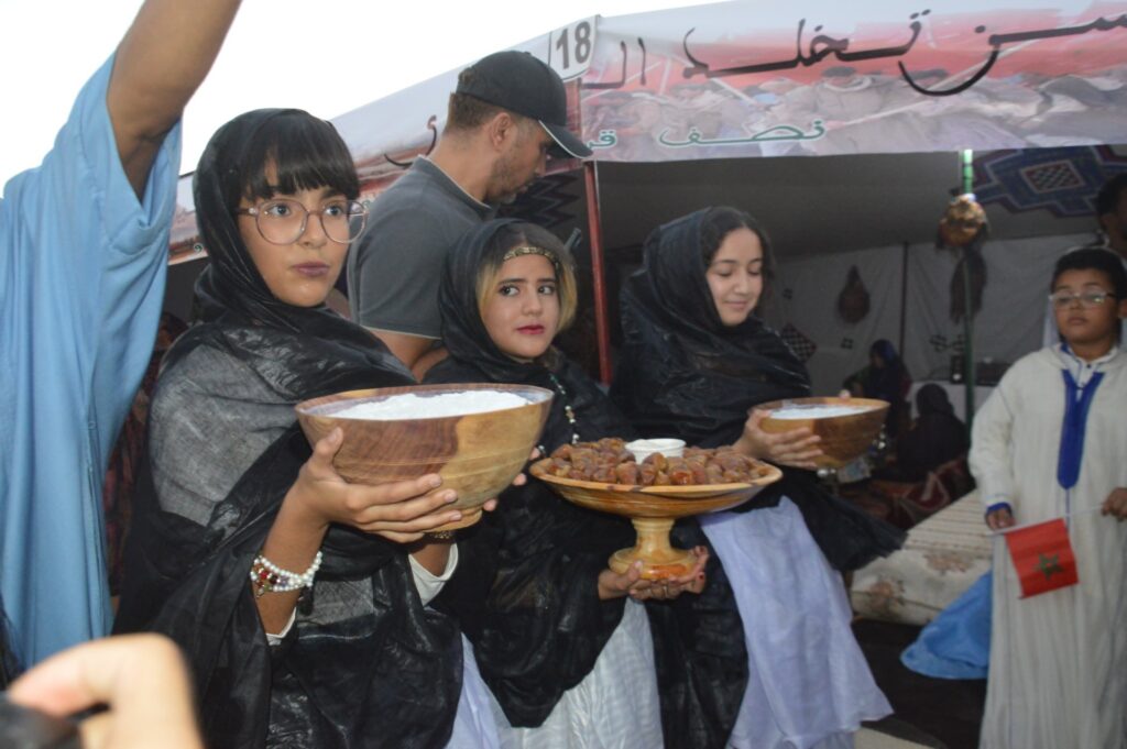 Cultural details reflecting Saharan traditions in Smara